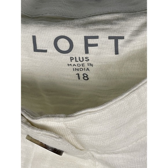 loft plus 18 Tank, White with tie front and button details, NWT - Picture 3 of 7